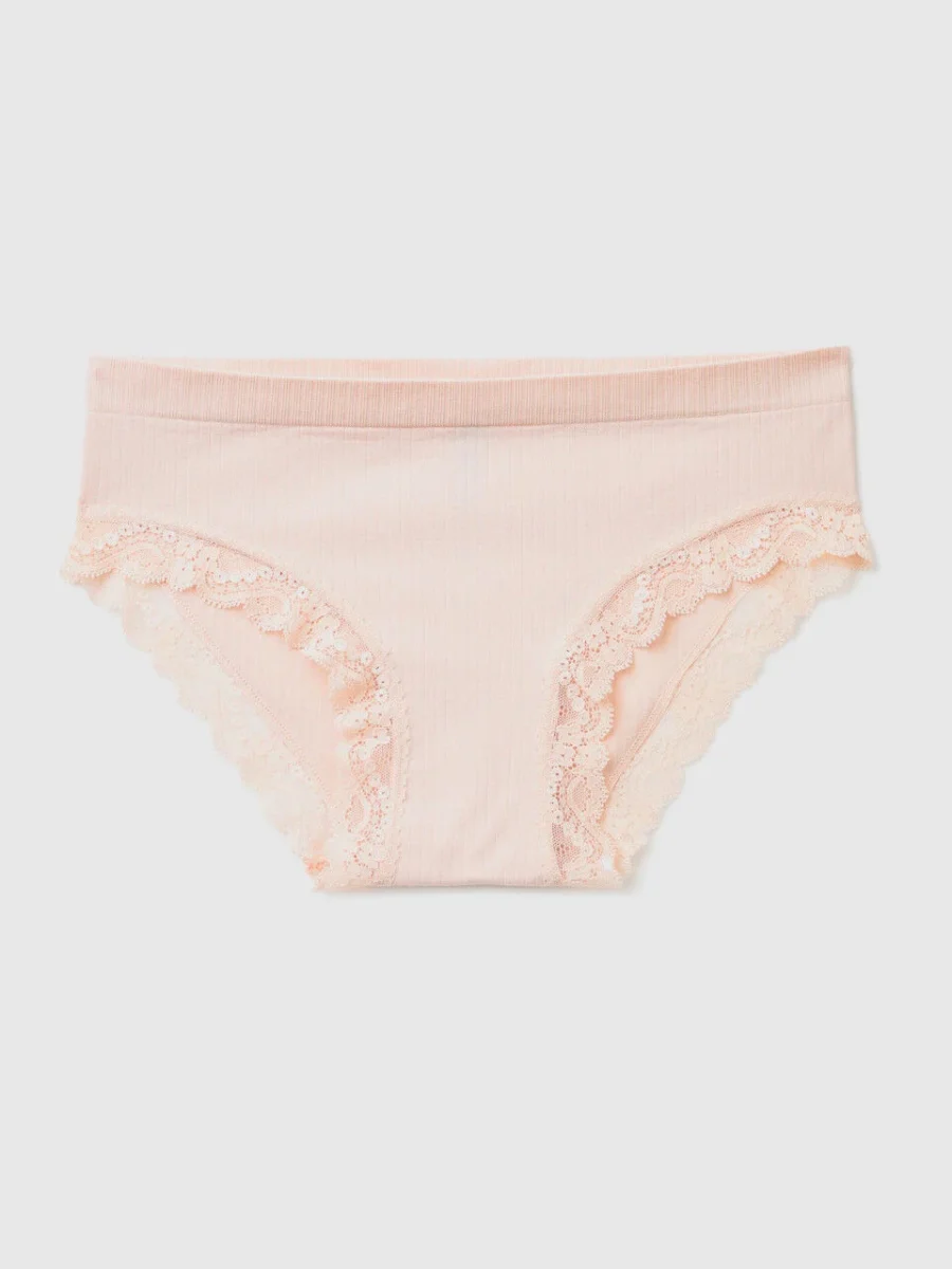 Ribbed underwear with lace